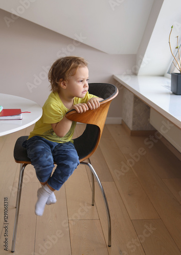 Obraz na płótnie Child at home w salonie
