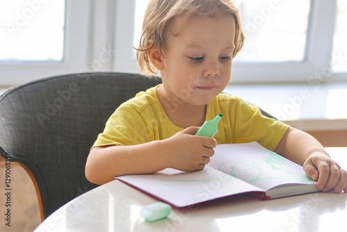 Obraz na płótnie Child at home w salonie