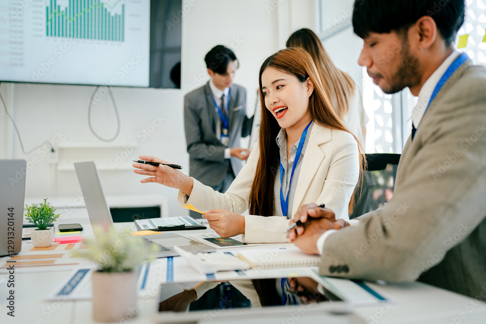 Obraz premium Woman is talking to a man in a suit