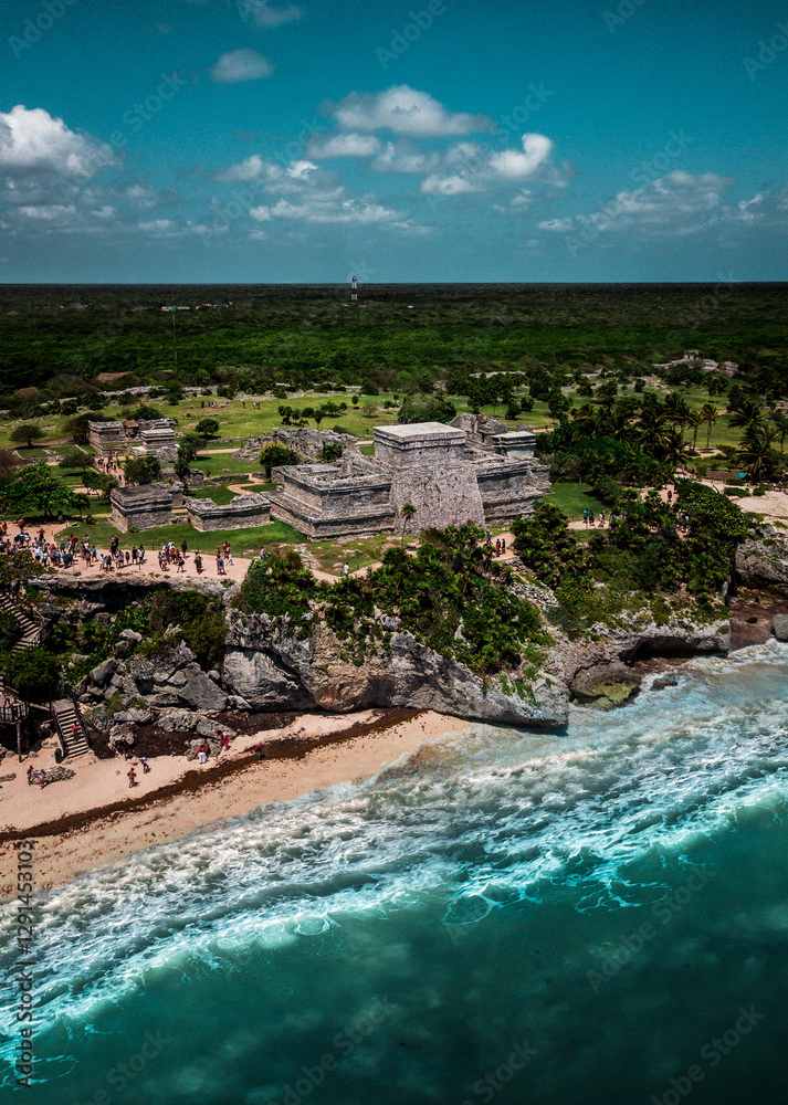 Fototapeta premium TULUM ARCHEOLOGICAL ZONE DRONE PHOTO