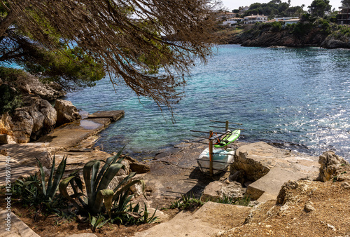 Obraz na płótnie Landschaft und Küstengebiet im Norden Mallorcas, Cala Rajada, Balearen,. Spanien w salonie