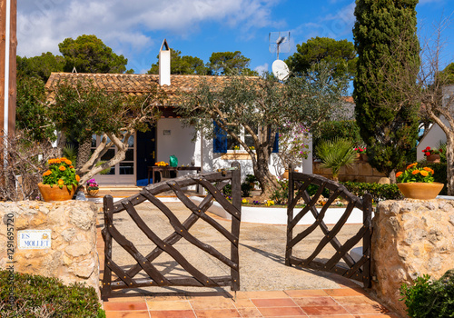 Obraz na płótnie kleine Wohnhäuser und Villen an der Nordküste, Cala Rajada, Balearen, Mallorca, Spanien w salonie
