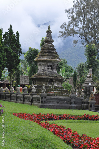 Obraz na płótnie Pura Ulun Danu Beratan temple balinese hindu temple on a Bedugul lake in Bali, Indonesia w salonie