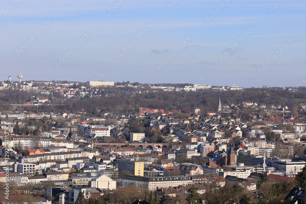 Blick auf das Zentrum der Stadt Wuppertal in Nordrhein-Westfalen Blick auf das Zentrum der Stadt Wuppertal in Nordrhein-Westfalen