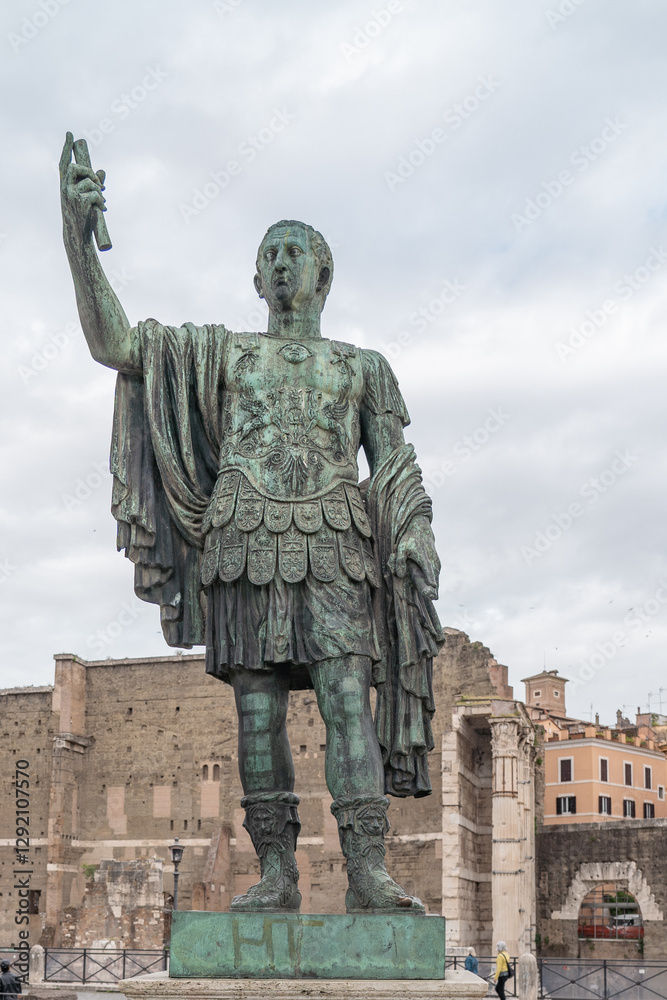 Obraz premium A statue Julius Caesar