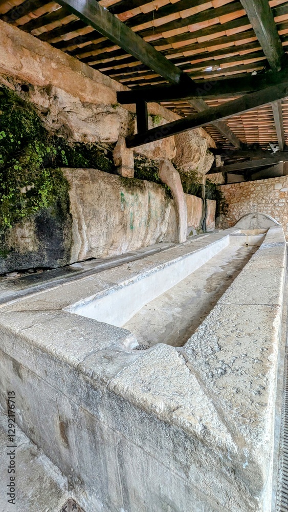 TOURRETTES-SUR-LOUP (Alpes-Maritimes)