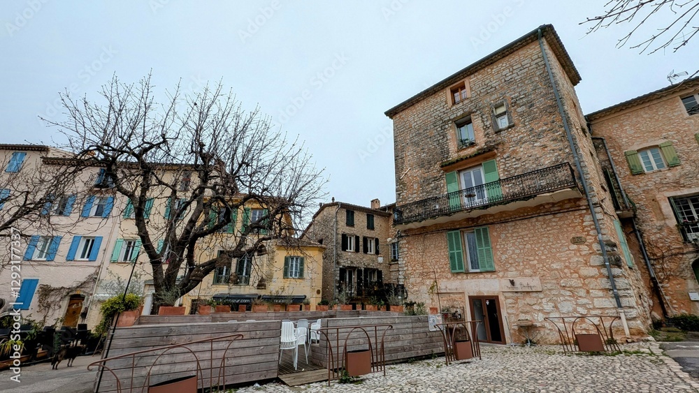 TOURRETTES-SUR-LOUP (Alpes-Maritimes)