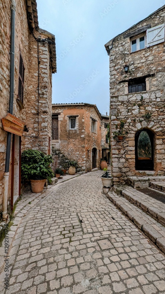 TOURRETTES-SUR-LOUP (Alpes-Maritimes)