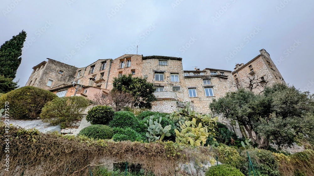 TOURRETTES-SUR-LOUP (Alpes-Maritimes)