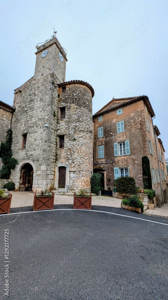 TOURRETTES-SUR-LOUP (Alpes-Maritimes)