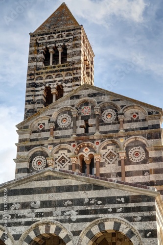 Basilique de la Santissima Trinità di Saccargia et églises en Sardaigne, italie