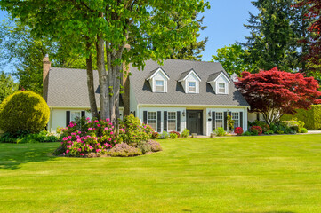 Tableau sur plexiglas Photos Two story luxury house with beautiful summer  landscape in Vancouver, Canada, North America. Day time on June 2024.  © karamysh