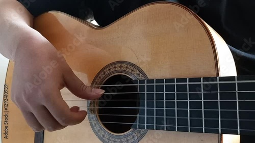 Easy arpeggio on guitar