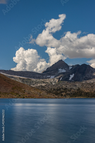 Obraz na plátně Saddleback lake near Yosemite National Park
