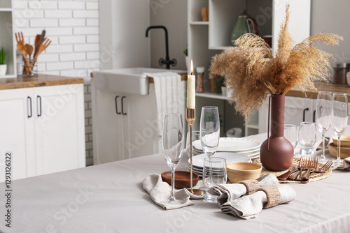 Stylish table setting for d...