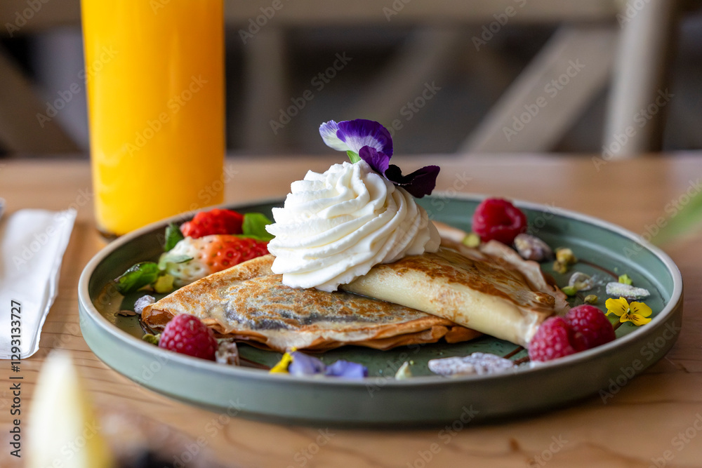 pancakes with berries