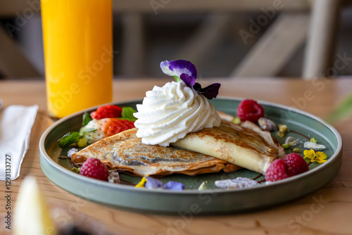 Obraz na płótnie pancakes with berries w salonie