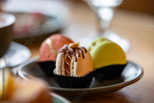 Obraz na płótnie chocolate mousse cake w salonie