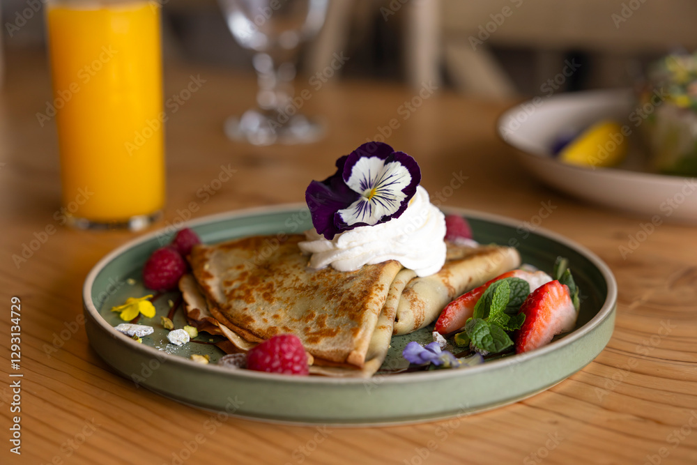 pancakes with berries