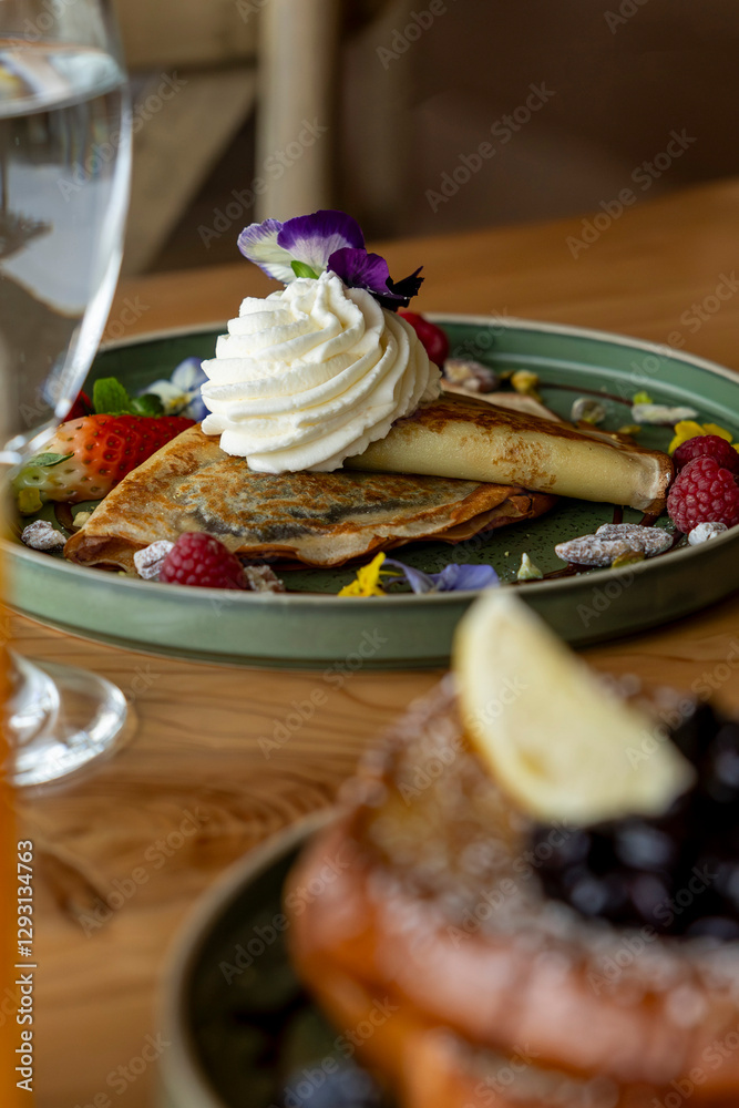 pancakes with berries