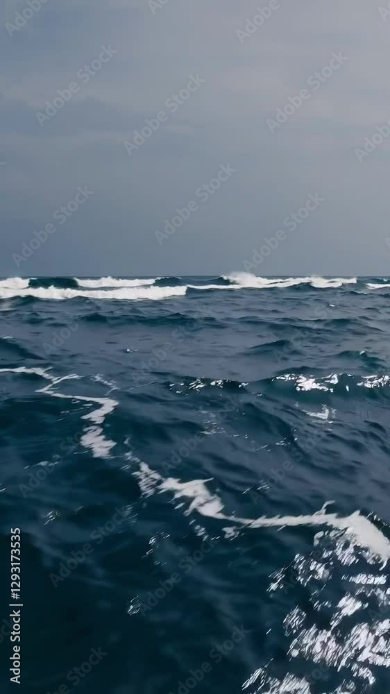 Dynamic ocean waves under cloudy sky captured in high resolution Dynamic ocean waves under cloudy sky captured in high resolution