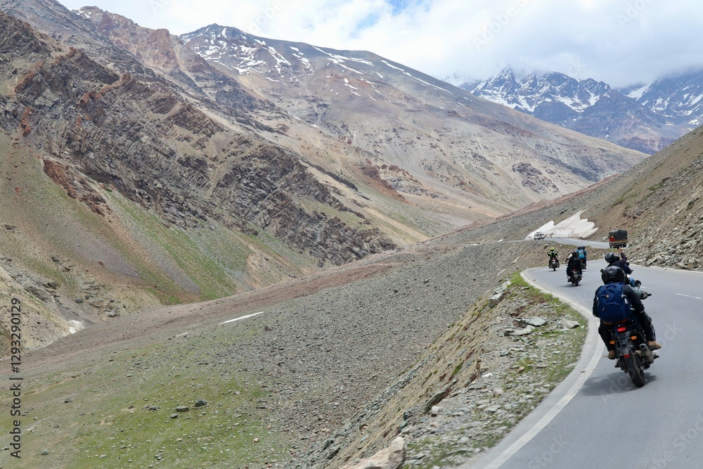 Fototapeta premium インド レー マナリ ハイウェイ Leh-Manali Highway