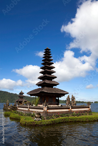 Wallpaper Mural Pura Ulun Danu Beratan Hindu Temple Bali Indonesia Torontodigital.ca