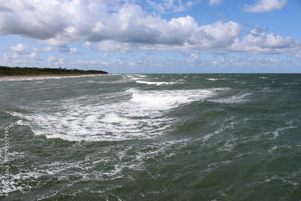 Wellen, Schaum, Gischt, Ostsee, Meer, Urlaub Wellen, Schaum, Gischt, Ostsee, Meer, Urlaub