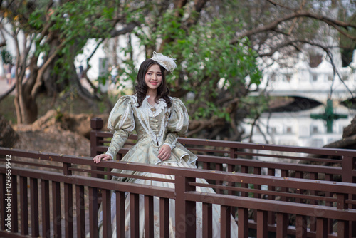 Obraz na płótnie Beautiful young woman wearing vintage clothes in a beautiful old place. w salonie