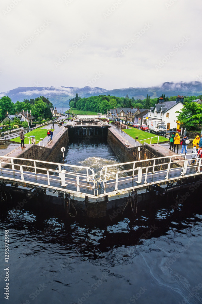 Obraz premium View at the locks in Fort augustus at Caledonian Canal