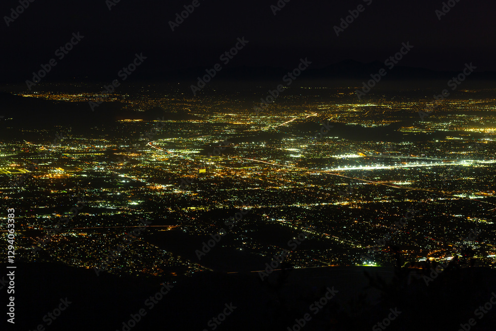 Obraz premium An overview of Los Angeles at night.