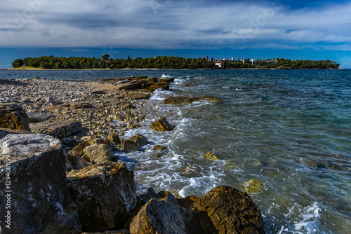 Fototapeta Naklejka Na Ścianę i Meble -  Wild beaches without people, a moment before the storm and storm on the Adriatic Sea, around Rovinj, Istrian heavy sky with clouds, rough waves, wild nature