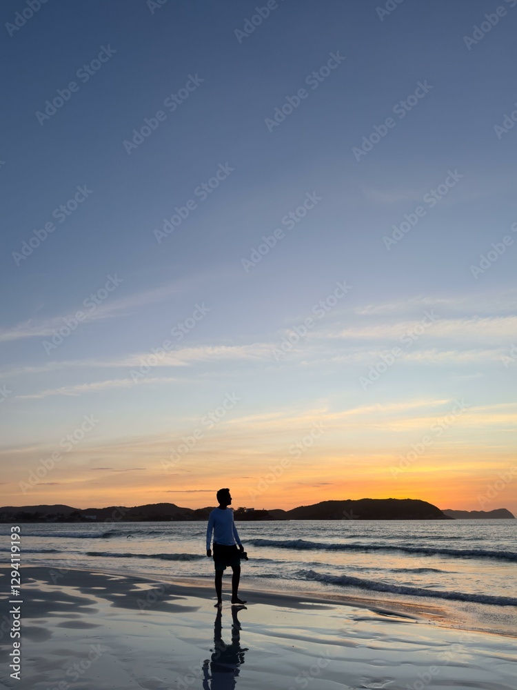 Fototapeta premium Silhouette on Serena Beach at Sunset