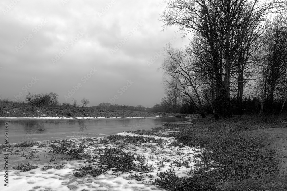 Odwilż nad rzeką Narew, Podlasie, Polska