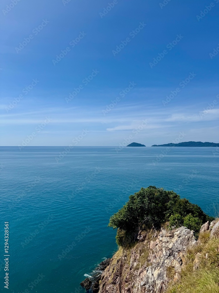 Fototapeta premium sea ​​view from the hill