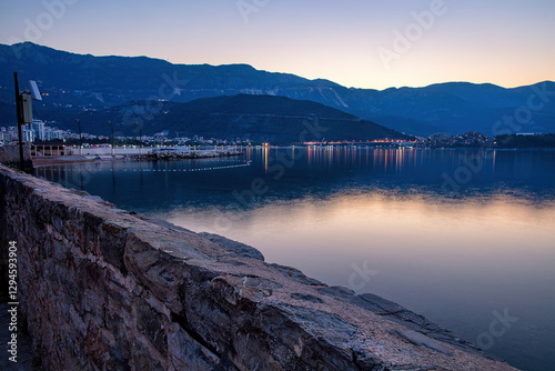 Obraz na płótnie Evening reflections on the tranquil Budva harbor as the light fades. w salonie