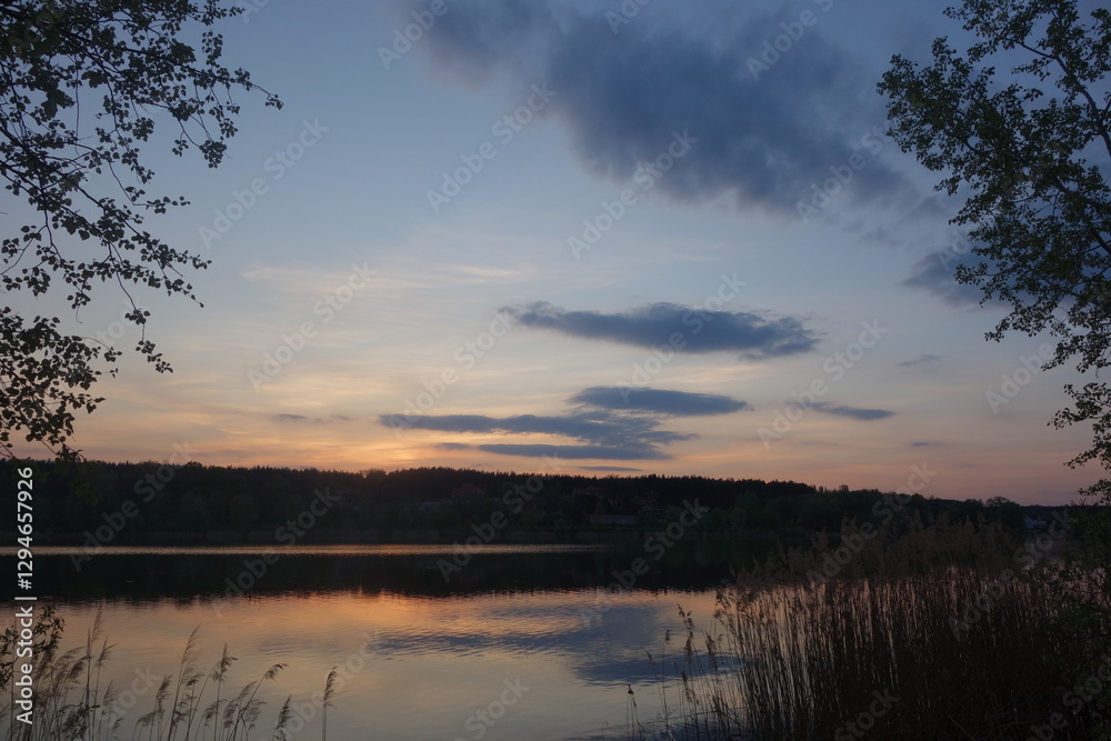 Obraz premium sunset over the river