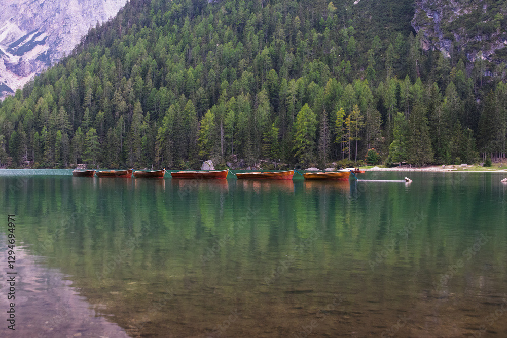 Fototapeta premium Lago di Braies Pragser Wildsee lake mountain lake