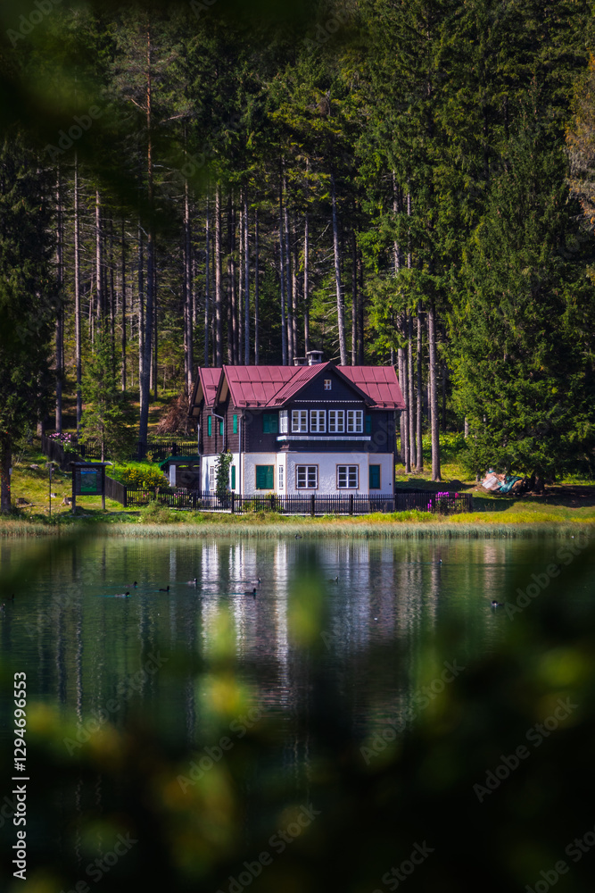 Fototapeta premium hut near the toblacher see lake