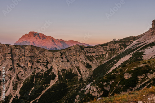 Obraz na płótnie Cadini di Misurina view during sunrise with golden hour warm light w salonie