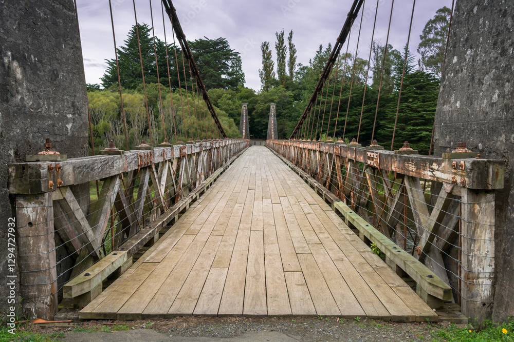 Obraz premium Clifden Suspension Bridge, New Zealand