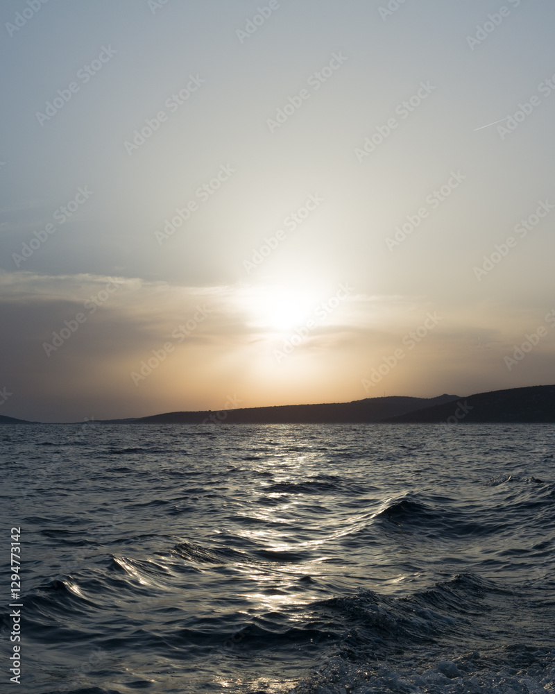 Fototapeta premium sea water sunset view