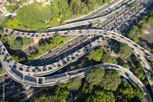 Trânsito de automóveis na cidade de São Paulo, Brasil