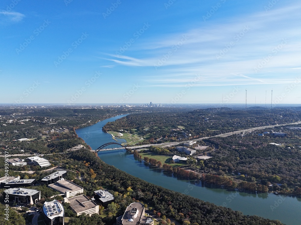 Fototapeta premium The Pennybacker Bridge and Lake Austin through the rolling hills