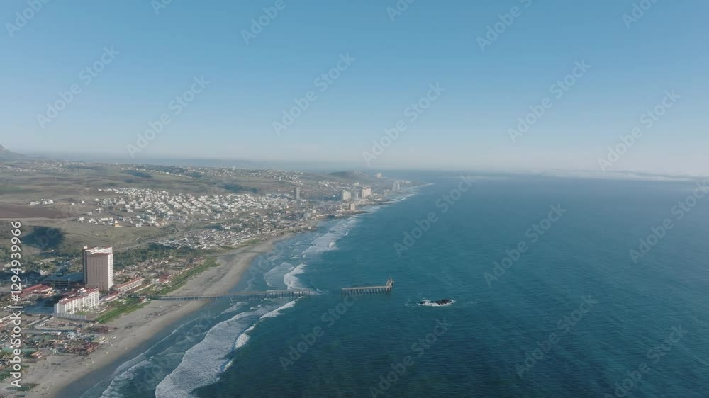 Rosarito en una tarde soleada a la orilla del mar - Baja California, México tomada con drone Mavic 3 Pro