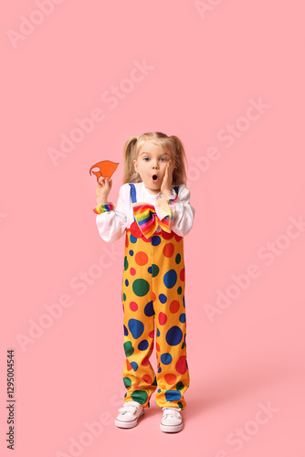 Surprised little girl in cl...
