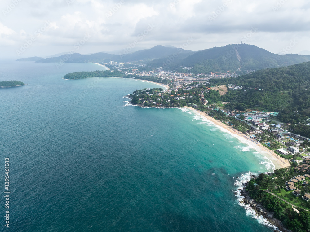 Obraz premium Karon View Point - View of Karon Beach, Kata Beach and Kata Noi in Phuket, Thailand.
