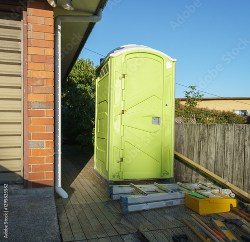 Obraz na płótnie Portaloo on the front yard. Construction site for residential repairing work. Auckland. w salonie