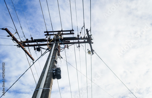 Obraz na płótnie Low angle view of power post and power lines. Auckland. w salonie