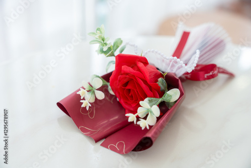 Obraz na płótnie Valentine's day concept, bouquet of red and pink roses Put on the table food lunch In a restaurant background w salonie